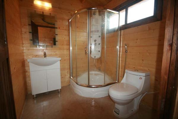 Winter Green Cottage Bathroom 